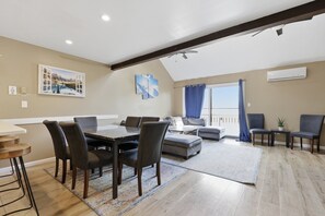 Townhome, 4 Bedrooms | Dining - Pocono Paradise Ultimate Camelback Getaway 4 Bedroom Townhouse (Tannersville)