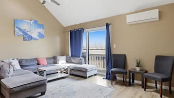 Townhome, 4 Bedrooms | Living area