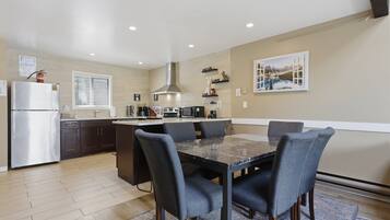 Townhome, 4 Bedrooms | Dining