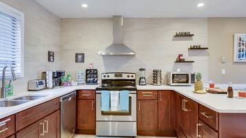 Resortwoning, 4 slaapkamers | Privékeuken | Een koelkast, een oven, een koffiezetapparaat/waterkoker