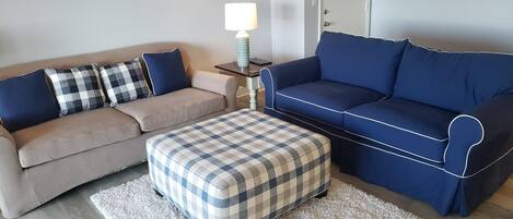 Condo, 2 Bedrooms | Living area