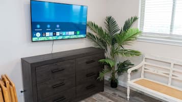 Condo, 4 Bedrooms | Interior