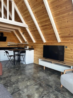 Deluxe-Bungalow, Poolblick | Kostenloses WLAN