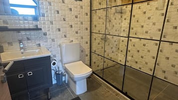 Deluxe Bungalow, Pool View | Bathroom | Free toiletries, hair dryer, towels, soap