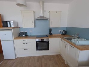 Fridge, microwave, oven, stovetop - Wendon Holidays - Shells (Dinas Dinlle)