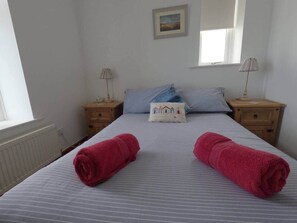 Iron/ironing board, WiFi, bed sheets - Wendon Holidays - Waves (Dinas Dinlle)
