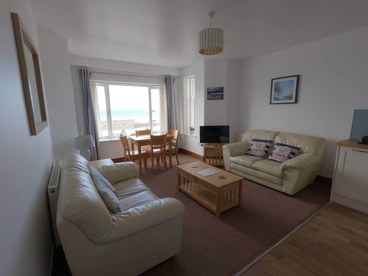 Wendon Holidays - Waves - Caernarfon