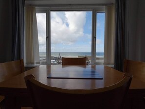 Dining - Wendon Holidays - Waves (Dinas Dinlle)