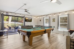 Game room - Smokin' Blue Villa 3 Bedroom Home (Gatlinburg)