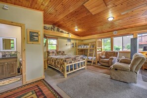 3 bedrooms, WiFi, bed sheets - Tower Lake Vacation Home & Cabin (Birchwood)