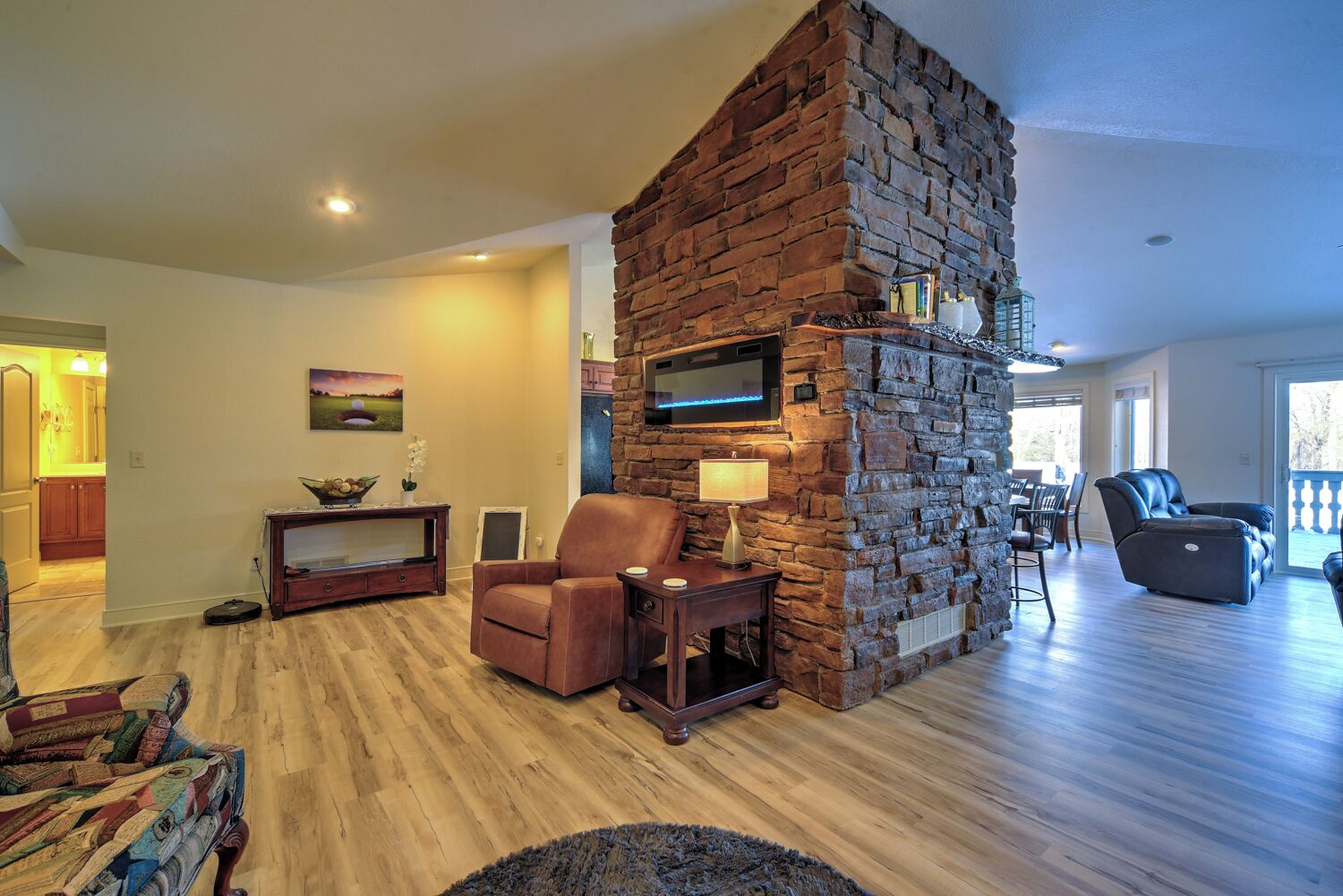 Télévision, cheminée