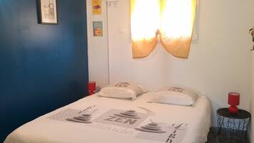 1 chambre, fer et planche à repasser, Wi-Fi, draps fournis