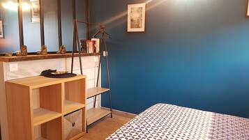 1 bedroom, iron/ironing board, WiFi, bed sheets