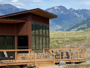 Property grounds - Eagles Wings is a gorgeous 3-bedroom property with incredible mountain views! (Pray)