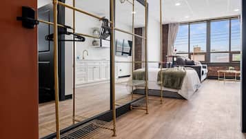 Iron/ironing board, WiFi