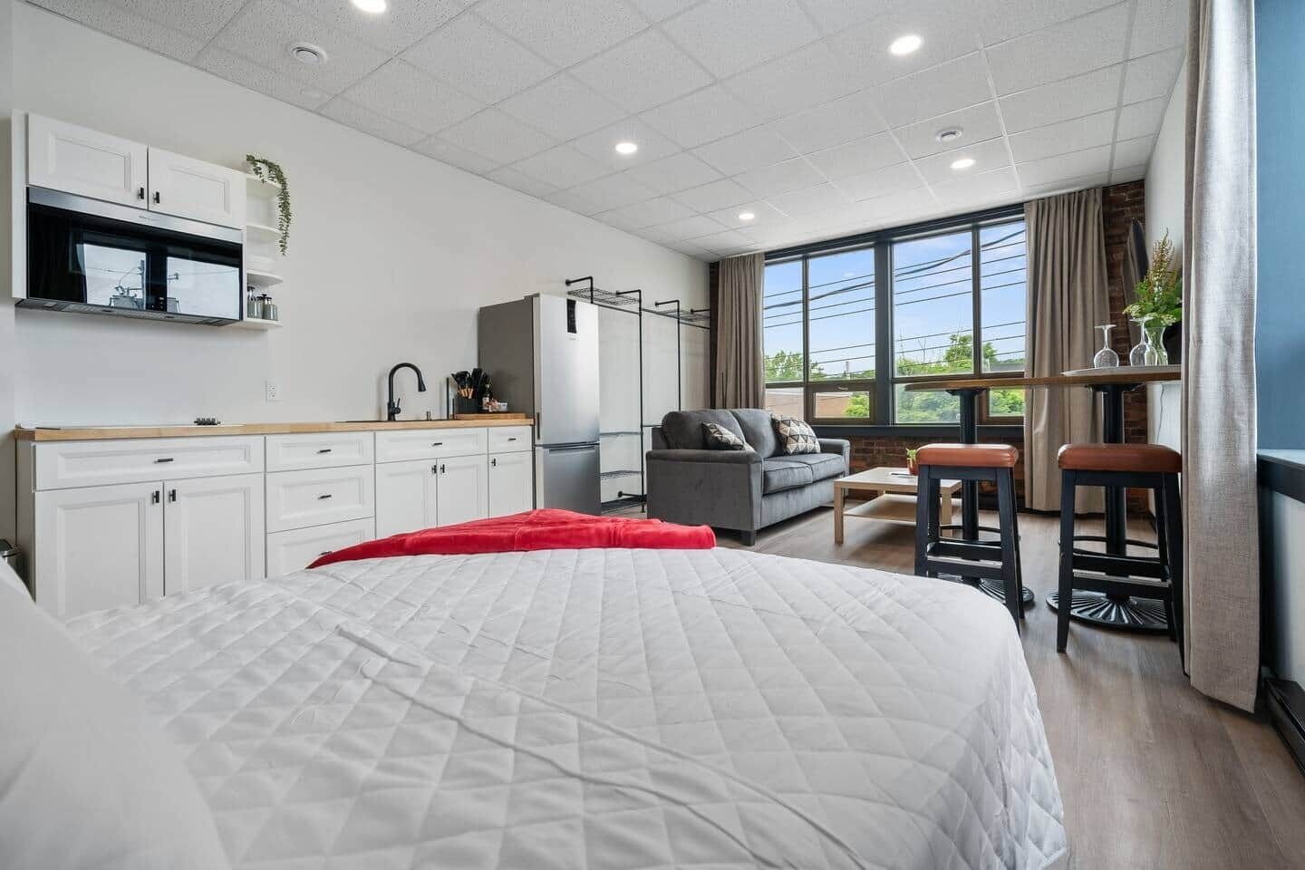 Iron/ironing board, WiFi, bed sheets