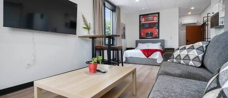 Strykjärn/strykbräda, wi-fi och sängkläder