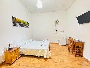 1 sovrum, internet och sängkläder