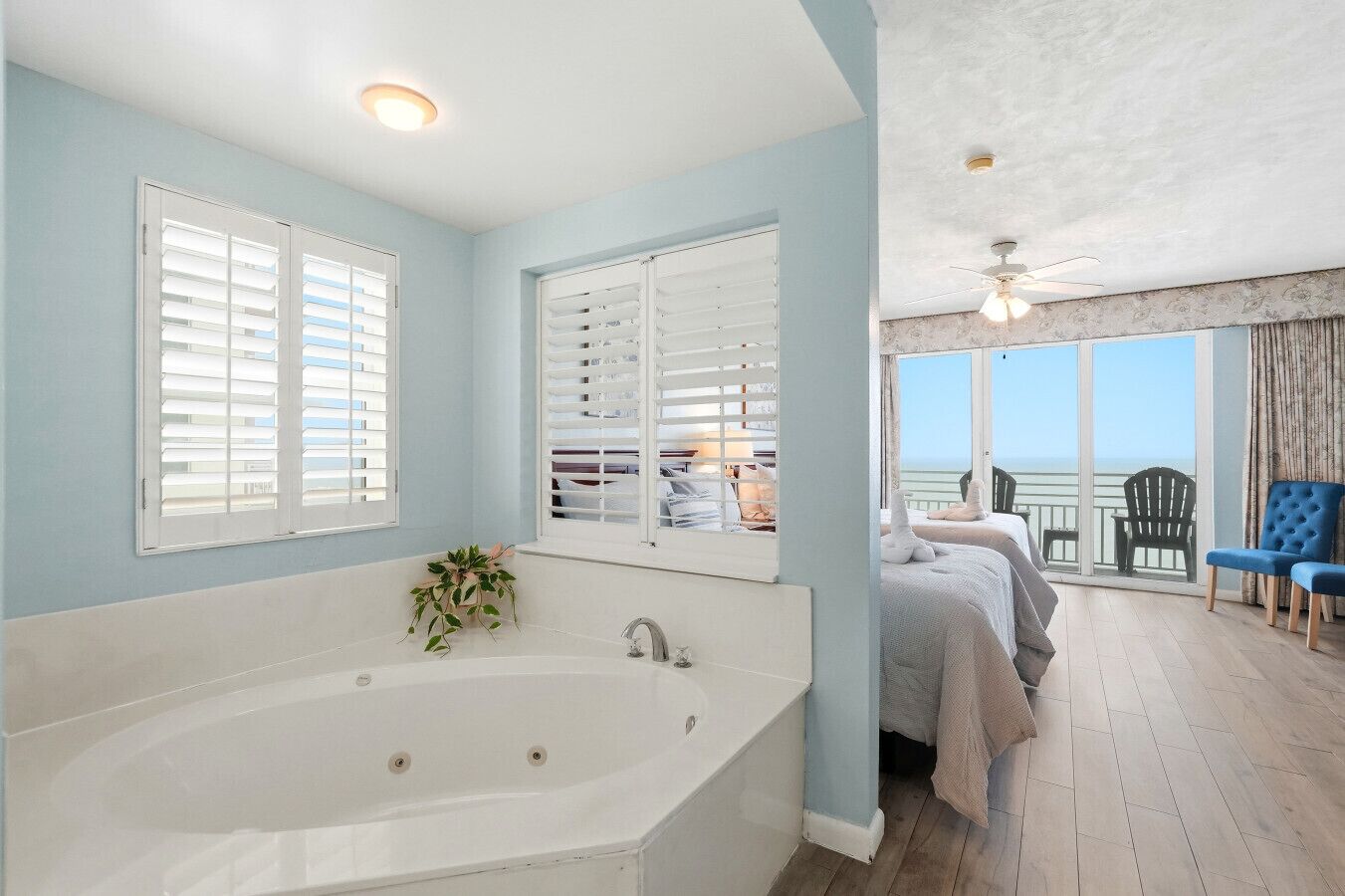Breathtaking 2-br Oceanfront Haven With 3 Private Balconies At The Wyndham Oceanwalk - Ormond Beach, FL