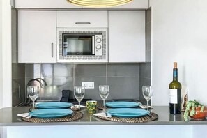 Private kitchen - A seaside retreat with swimming pool (Ciutadella)