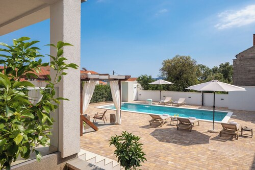 Villa Peregrine