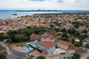 Free self-parking - Villa Peregrine (Pakostane)