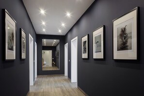 Villa | Vestibule