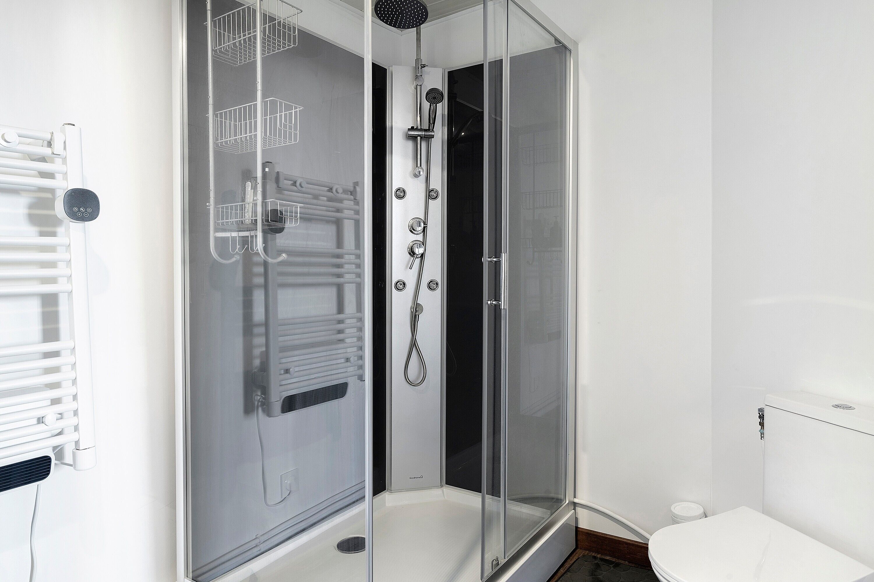 Douche, serviettes fournies