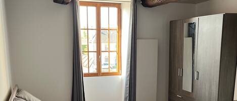 1 多间卧室、WiFi、床单