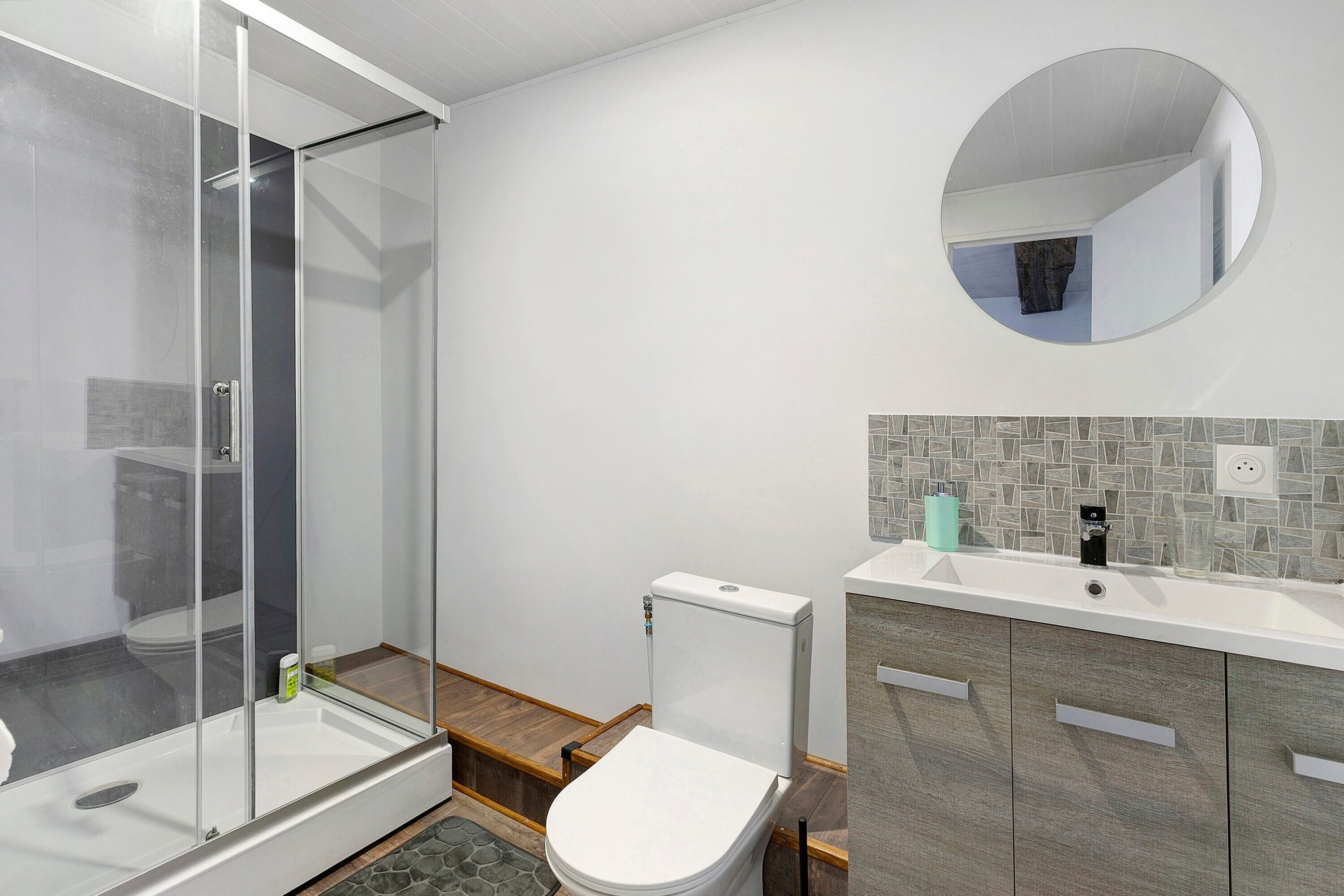 淋浴设施、毛巾