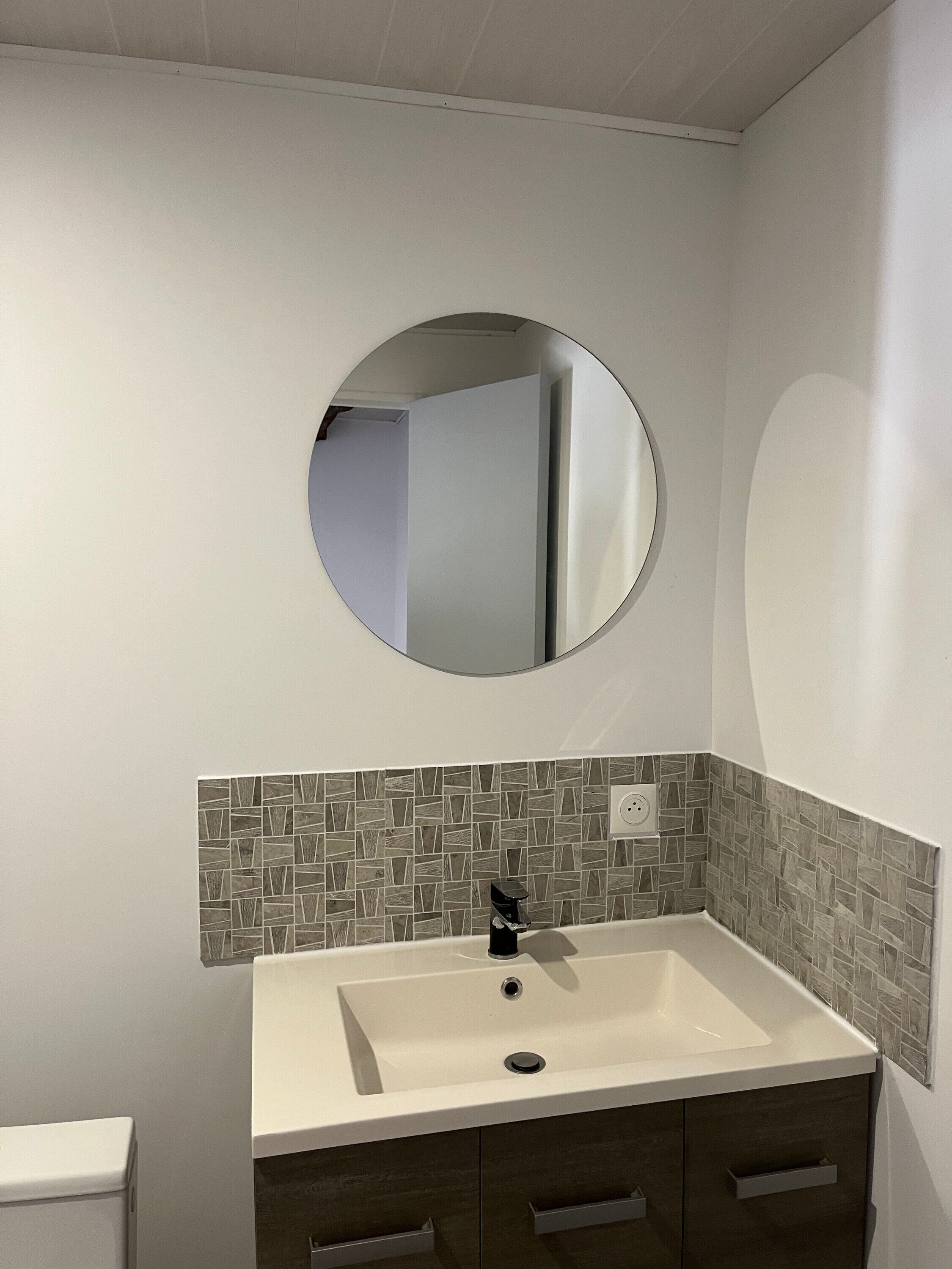 Douche, serviettes fournies