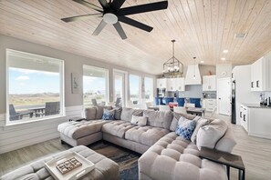 Smart TV - This stunning 5 bedroom and 4 bath townhome offers luxurious features, including (Port Aransas)