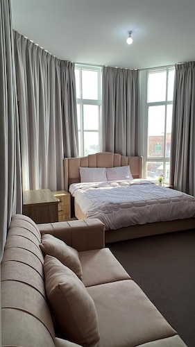 Khalifa Home Stay Room NR