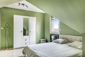 1 bedroom, WiFi, bed sheets