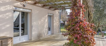 Guest Room “La Gâtine” with Pool, Terrace & Wi-Fi in Rochecorbon