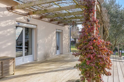 Guest Room “La Gâtine” with Pool, Terrace & Wi-Fi in Rochecorbon