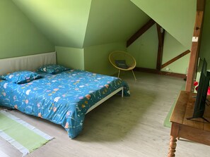1 bedroom, WiFi, bed sheets - Guest Room “La Gâtine” with Pool, Terrace & Wi-Fi in Rochecorbon (Rochecorbon)