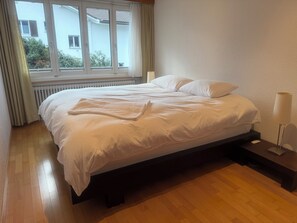 3 bedrooms, iron/ironing board, WiFi, bed sheets - Enjoy a relaxing stay in a centrally located and quiet environment (Interlaken)