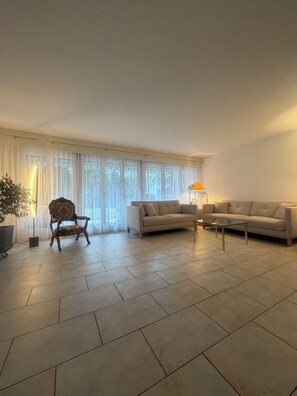 Smart TV - Enjoy a relaxing stay in a centrally located and quiet environment (Interlaken)