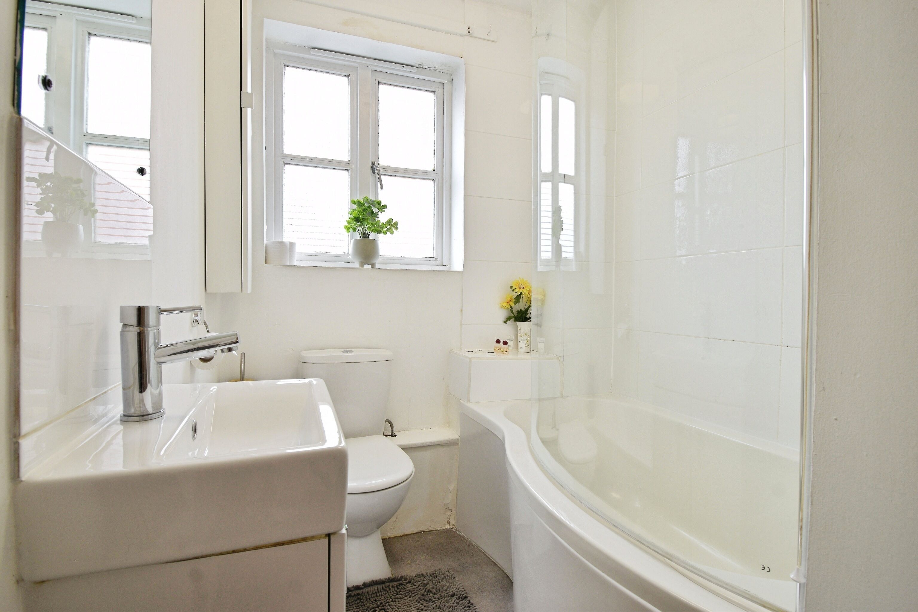 Hårføner, håndklær, såpe og toalettpapir