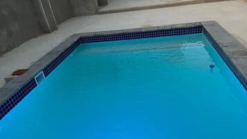 Hồ bơi ngoài trời