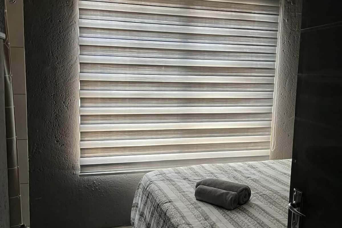 Habitación básica doble | Tabla de planchar con plancha y wifi gratis