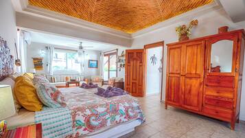 3 bedrooms, WiFi (free), bed sheets