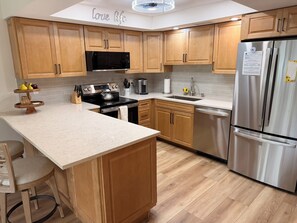 Fridge, microwave, stovetop, dishwasher - Whitney Breeze Longboat Key (Longboat Key)