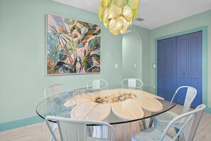 Dining - Blue Sky Day Beach Cottage (Anna Maria)