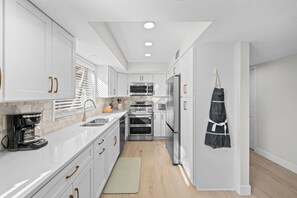 Fridge, microwave, stovetop, dishwasher