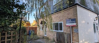 Willow Cottage - 2 Bed Flat on charming village Green 5 miles from Cambridge.