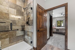 Douche, serviettes fournies