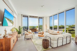 Living area - 2BS-Reef2B - Oceanfront Retreat at The Reef (Noord)