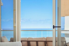 Interior - 2BS-Reef5C - Elegant Two Bedroom Ocean View Retreat (Noord)